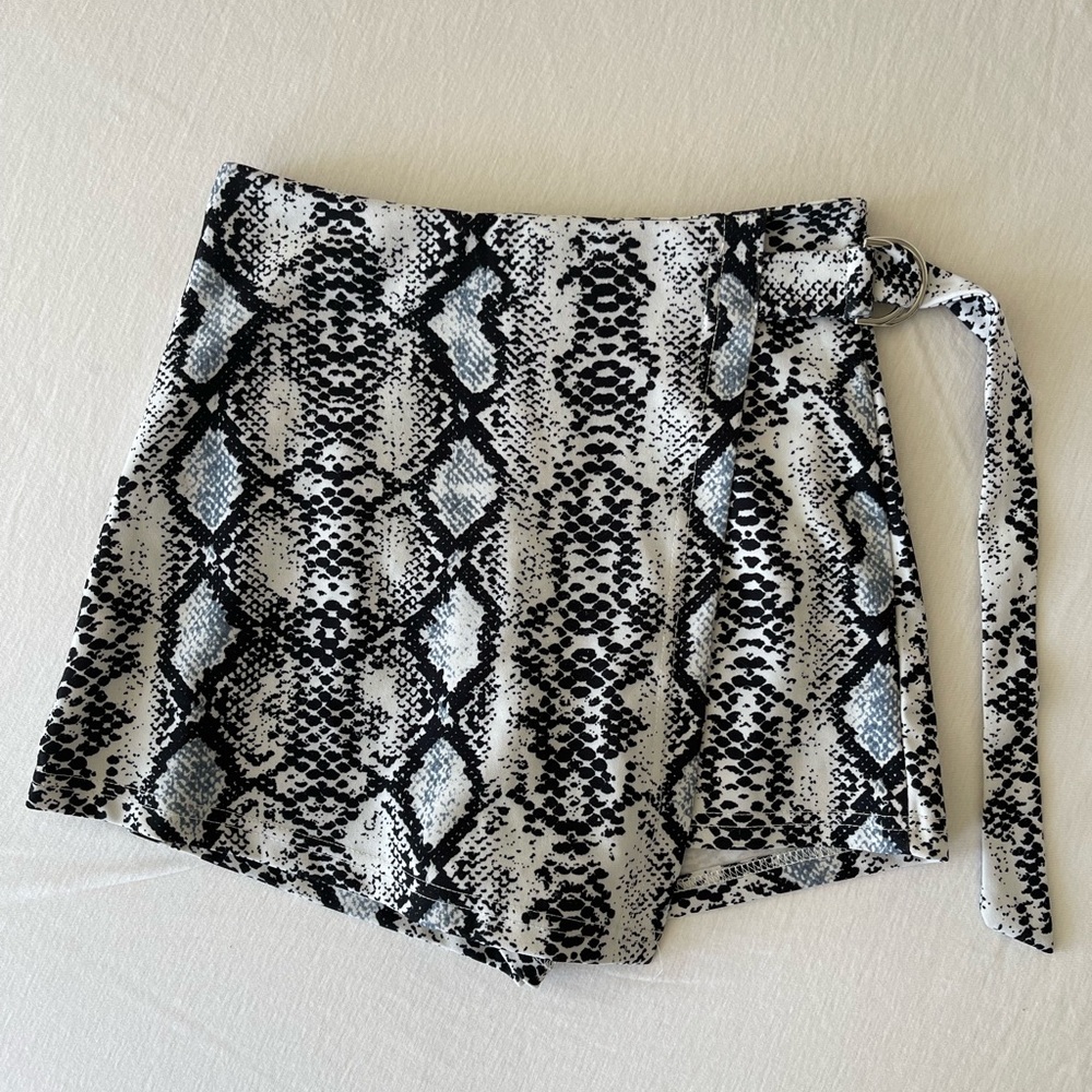 Black and white snakeskin skort